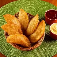 Porção de 6 pastéis